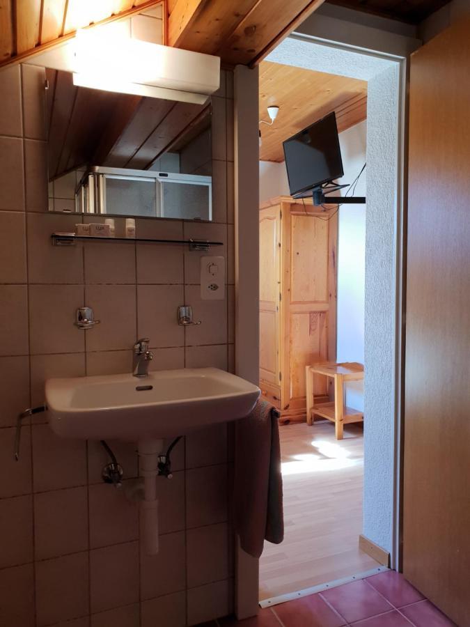 Auberge De Ballens Eksteriør bilde