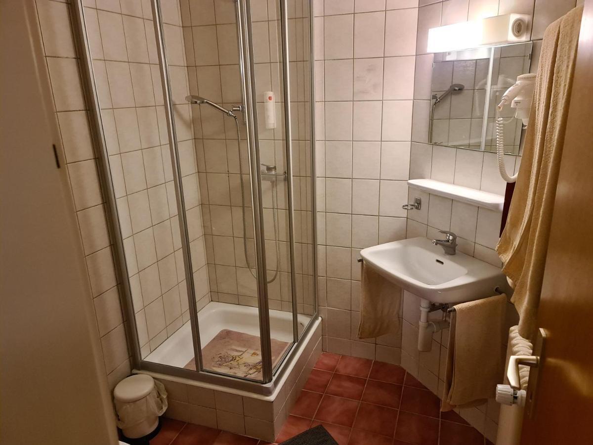 Auberge De Ballens Eksteriør bilde